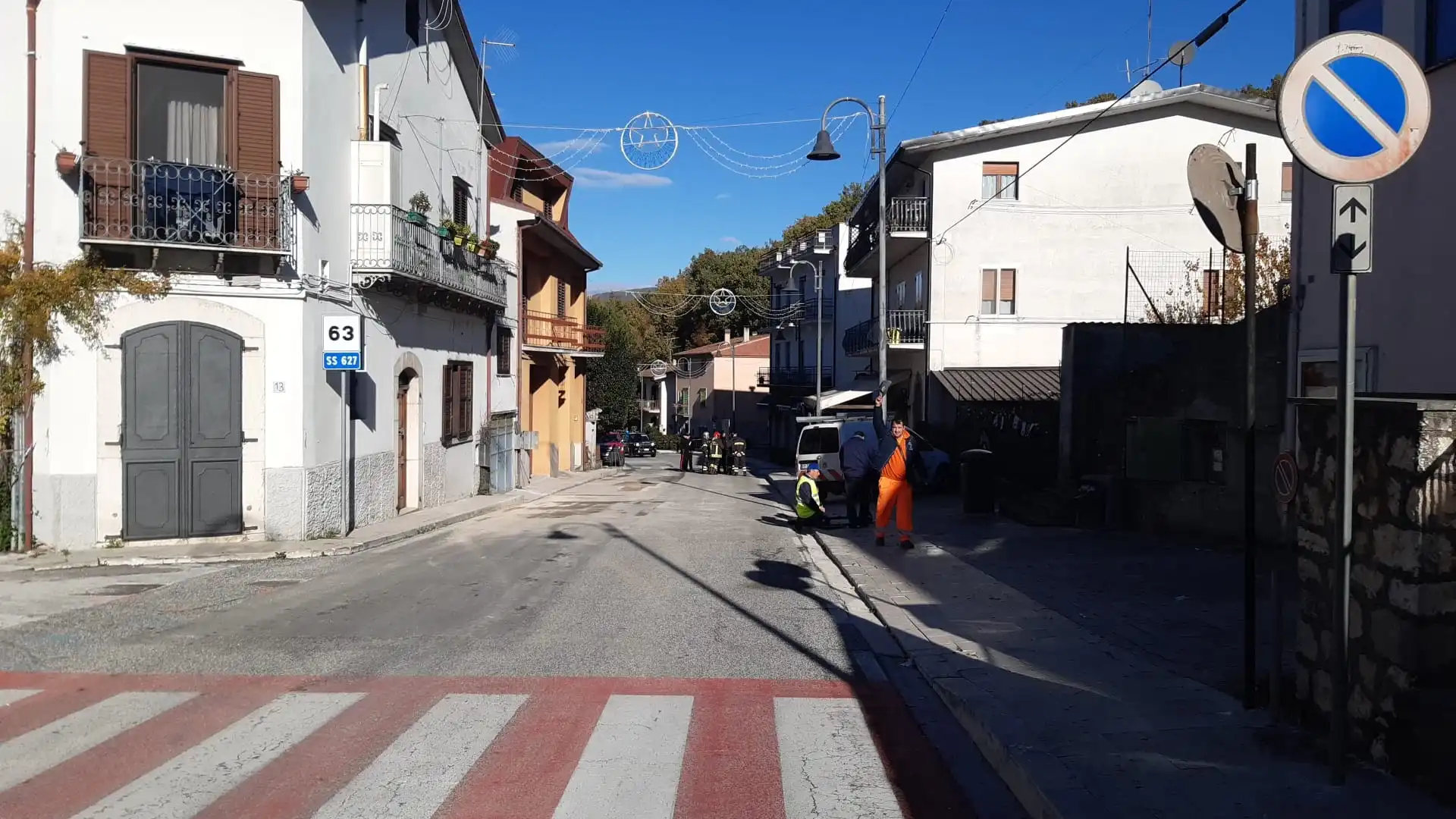 Colli a Volturno: fuga di gas blocca mezzo paese. Tecnici al lavoro per l’individuazione. Il sindaco Emilio Incollingo fa evacuare la scuola e la chiude per la giornata odierna.